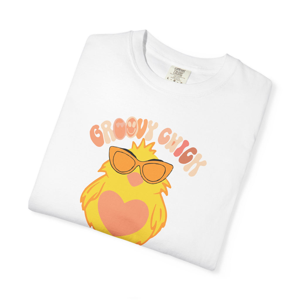 Chill Chick T‑Shirt — Cute Sunglasses Chick Graphic Tee